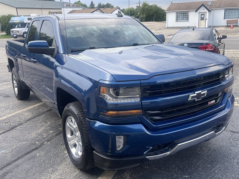 2016 Chevrolet Silverado 1500 LT Z71 - Photo 1 - East Dundee, IL 60118