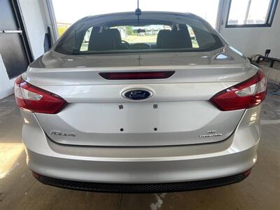 2014 Ford Focus SE   - Photo 6 - East Dundee, IL 60118