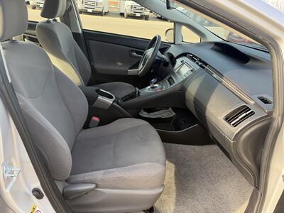 2014 Toyota Prius Two   - Photo 11 - East Dundee, IL 60118