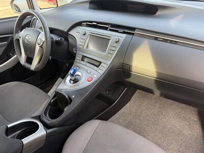 2014 Toyota Prius Two   - Photo 12 - East Dundee, IL 60118