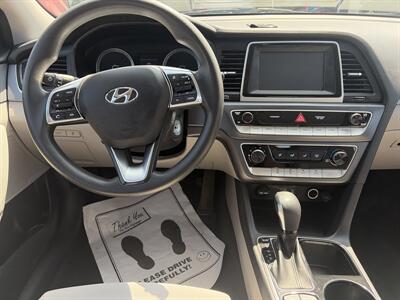 2018 Hyundai SONATA SE - Photo 12 - East Dundee, IL 60118