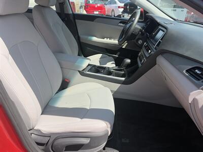 2018 Hyundai SONATA SE - Photo 10 - East Dundee, IL 60118