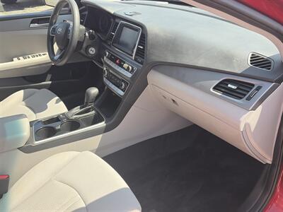 2018 Hyundai SONATA SE - Photo 11 - East Dundee, IL 60118