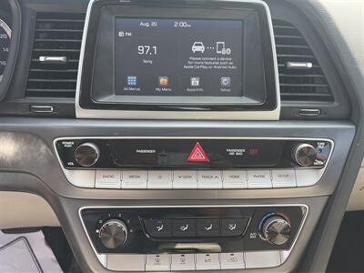 2018 Hyundai SONATA SE - Photo 15 - East Dundee, IL 60118