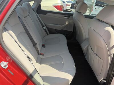 2018 Hyundai SONATA SE - Photo 9 - East Dundee, IL 60118