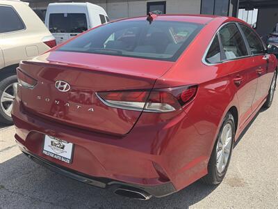 2018 Hyundai SONATA SE - Photo 5 - East Dundee, IL 60118