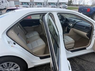2013 Toyota Camry Hybrid LE   - Photo 8 - East Dundee, IL 60118