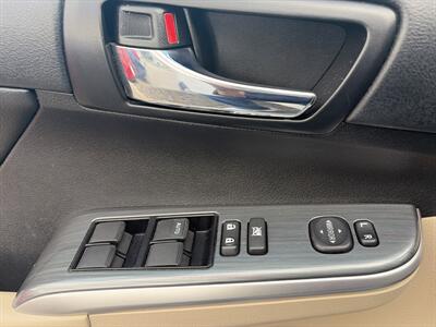 2013 Toyota Camry Hybrid LE   - Photo 18 - East Dundee, IL 60118