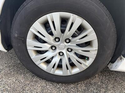 2013 Toyota Camry Hybrid LE   - Photo 19 - East Dundee, IL 60118