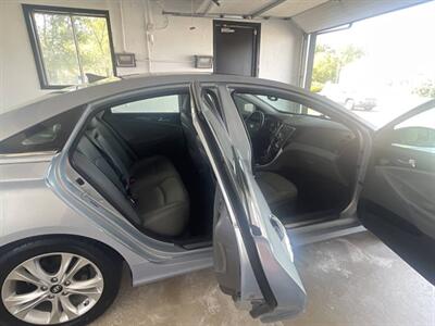 2013 Hyundai SONATA Limited   - Photo 8 - East Dundee, IL 60118