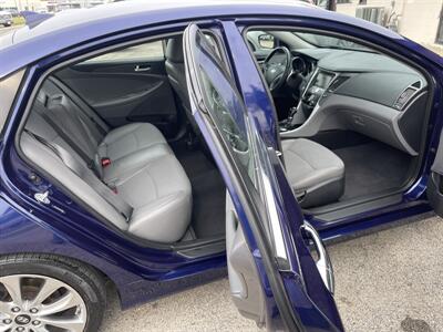 2013 Hyundai SONATA SE   - Photo 8 - East Dundee, IL 60118