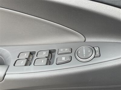 2013 Hyundai SONATA SE   - Photo 17 - East Dundee, IL 60118