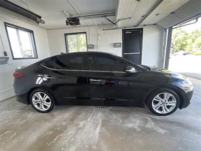 2017 Hyundai ELANTRA Limited   - Photo 4 - East Dundee, IL 60118