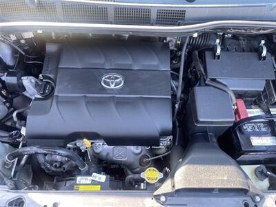 2012 Toyota Sienna XLE 8-Passenger   - Photo 35 - East Dundee, IL 60118