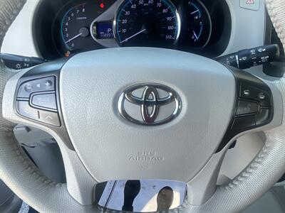 2012 Toyota Sienna XLE 8-Passenger   - Photo 23 - East Dundee, IL 60118