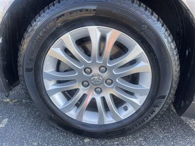 2012 Toyota Sienna XLE 8-Passenger   - Photo 30 - East Dundee, IL 60118
