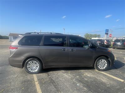2012 Toyota Sienna XLE 8-Passenger   - Photo 4 - East Dundee, IL 60118