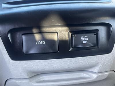 2012 Toyota Sienna XLE 8-Passenger   - Photo 26 - East Dundee, IL 60118