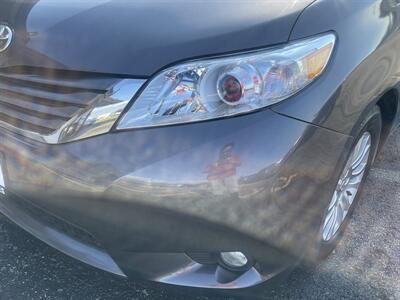 2012 Toyota Sienna XLE 8-Passenger   - Photo 32 - East Dundee, IL 60118