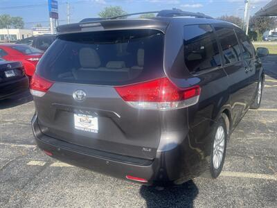 2012 Toyota Sienna XLE 8-Passenger   - Photo 5 - East Dundee, IL 60118