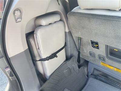 2012 Toyota Sienna XLE 8-Passenger   - Photo 29 - East Dundee, IL 60118