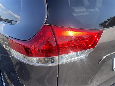 2012 Toyota Sienna XLE 8-Passenger   - Photo 33 - East Dundee, IL 60118