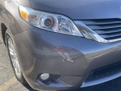 2012 Toyota Sienna XLE 8-Passenger   - Photo 31 - East Dundee, IL 60118