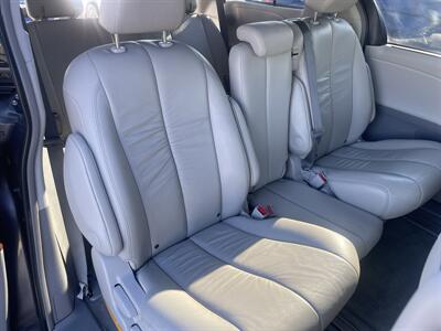 2012 Toyota Sienna XLE 8-Passenger   - Photo 13 - East Dundee, IL 60118