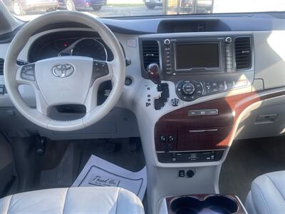2012 Toyota Sienna XLE 8-Passenger   - Photo 16 - East Dundee, IL 60118