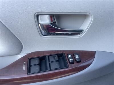 2012 Toyota Sienna XLE 8-Passenger   - Photo 21 - East Dundee, IL 60118