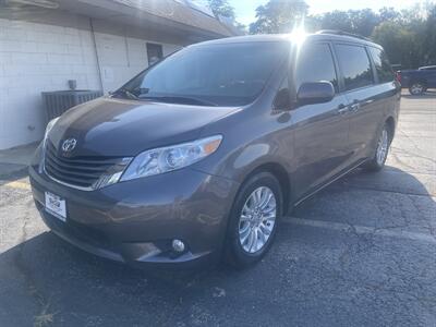 2012 Toyota Sienna XLE 8-Passenger   - Photo 3 - East Dundee, IL 60118