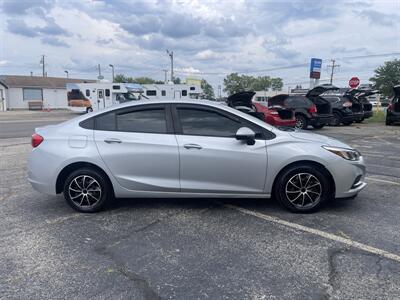 2018 Chevrolet Cruze LS   - Photo 4 - East Dundee, IL 60118
