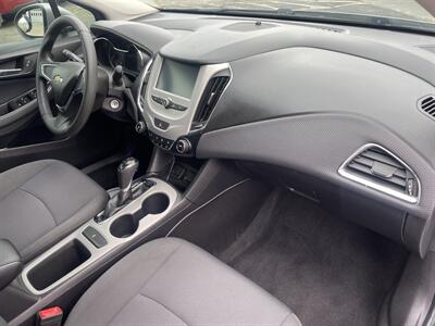 2018 Chevrolet Cruze LS   - Photo 12 - East Dundee, IL 60118