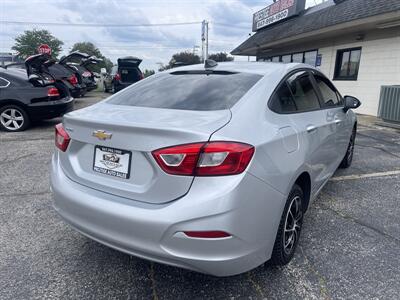2018 Chevrolet Cruze LS   - Photo 5 - East Dundee, IL 60118