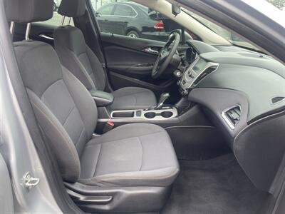 2018 Chevrolet Cruze LS   - Photo 11 - East Dundee, IL 60118