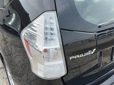 2013 Toyota Prius V Three - Photo 22 - East Dundee, IL 60118
