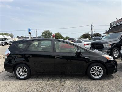 2013 Toyota Prius V Three - Photo 4 - East Dundee, IL 60118