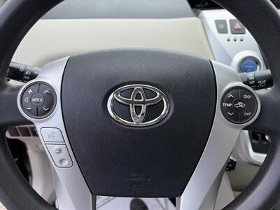 2013 Toyota Prius V Three - Photo 18 - East Dundee, IL 60118