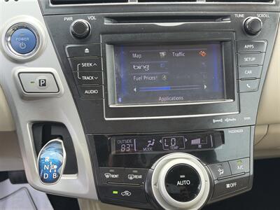 2013 Toyota Prius V Three - Photo 14 - East Dundee, IL 60118