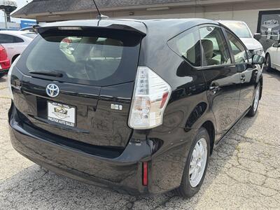 2013 Toyota Prius V Three - Photo 5 - East Dundee, IL 60118