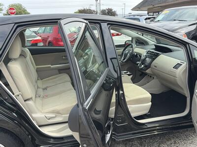 2013 Toyota Prius V Three - Photo 9 - East Dundee, IL 60118