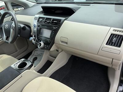 2013 Toyota Prius V Three - Photo 12 - East Dundee, IL 60118