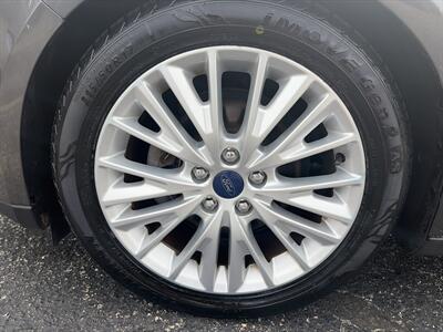 2015 Ford Focus Titanium Hatchback   - Photo 21 - East Dundee, IL 60118