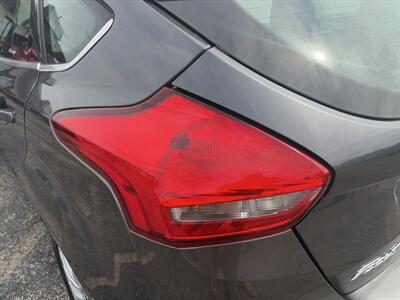 2015 Ford Focus Titanium Hatchback   - Photo 25 - East Dundee, IL 60118