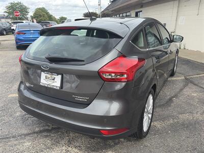 2015 Ford Focus Titanium Hatchback   - Photo 7 - East Dundee, IL 60118