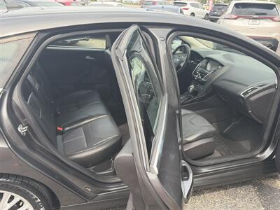 2015 Ford Focus Titanium Hatchback   - Photo 10 - East Dundee, IL 60118