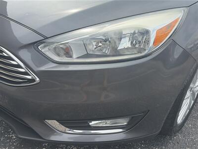 2015 Ford Focus Titanium Hatchback   - Photo 24 - East Dundee, IL 60118