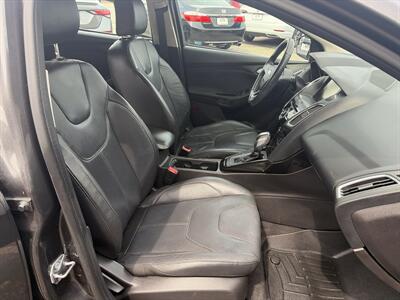 2015 Ford Focus Titanium Hatchback   - Photo 12 - East Dundee, IL 60118