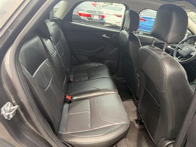2015 Ford Focus Titanium Hatchback   - Photo 11 - East Dundee, IL 60118