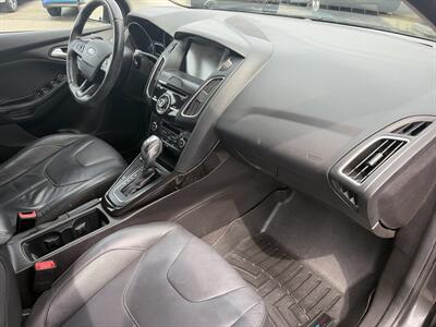 2015 Ford Focus Titanium Hatchback   - Photo 13 - East Dundee, IL 60118